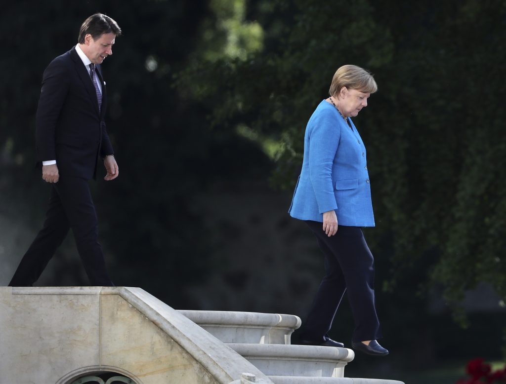 Le prossime settimane ci diranno se Roma raddrizzerà la rotta. Nella foto Giuseppe Conte e Angela Merkel (Keystone)