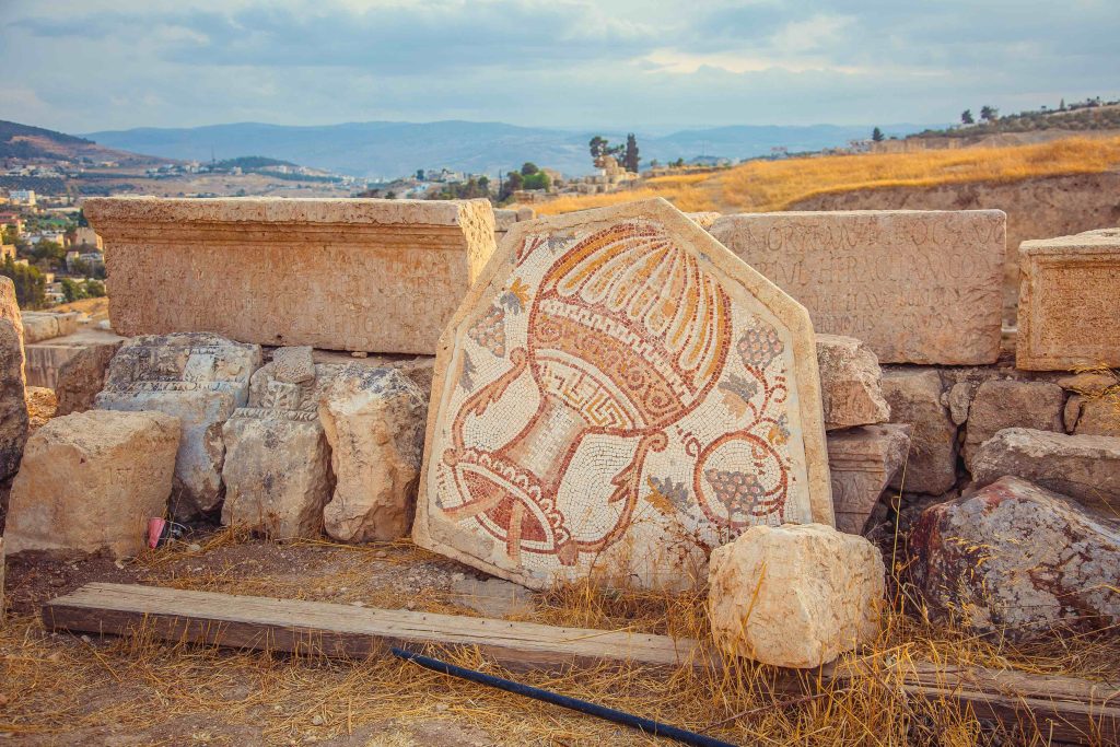 Il culto del vino si estendeva a tutto l’impero romano, come mostra il mosaico ritrovato a Jerash, Giordania (Shutterstock)