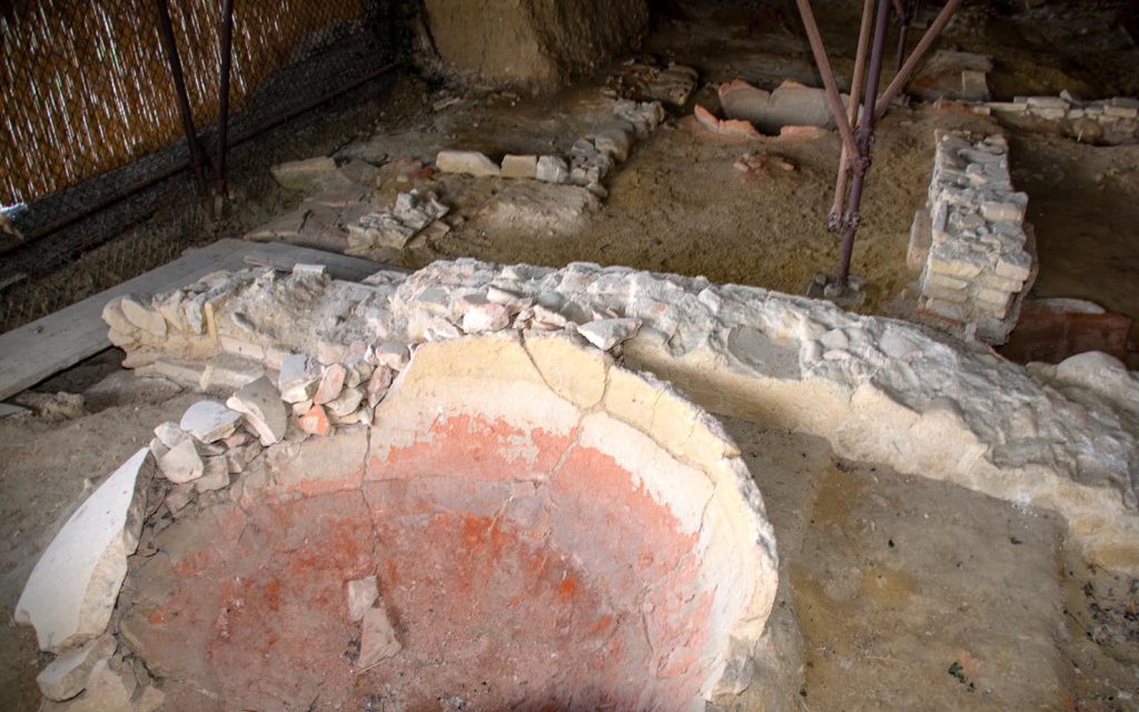 Un antico torcularium per la doppia spremitura di vino e olio (Stefano Uberti)