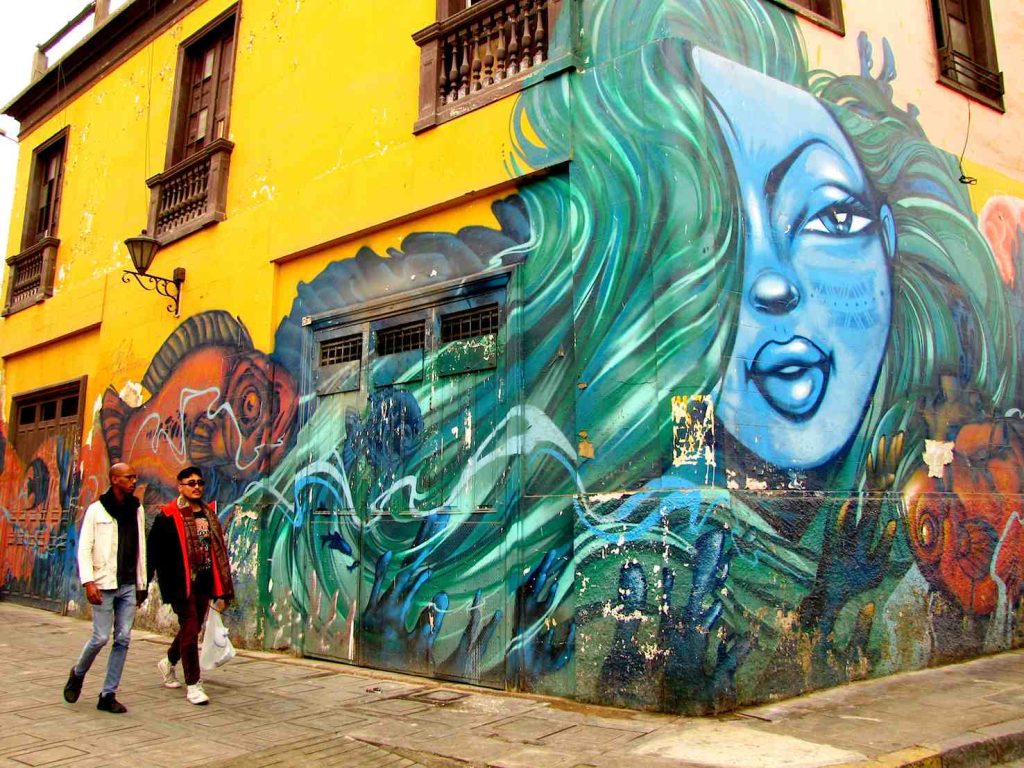 Graffito del viso di una donna