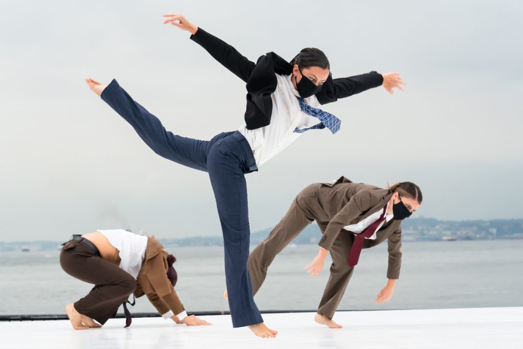 New York ha permesso per il Battery Dance Festival (ormai virtuale) alcune performance dal vivo in piena pandemia, al Robert Wagner Park (Steven Pisano)