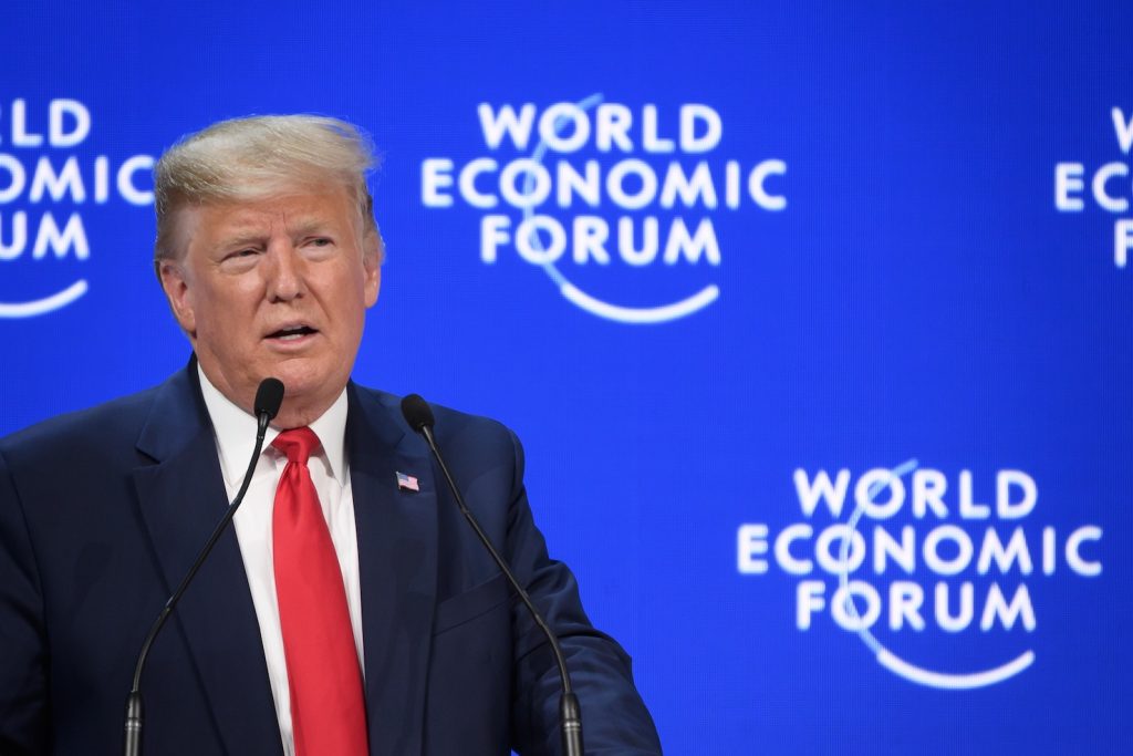 Il presidente americano Trump parla all’audience di Davos (AFP)