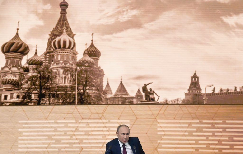 Il presidente russo Vladimir Putin durante l’annuale conferenza stampa (AFP)