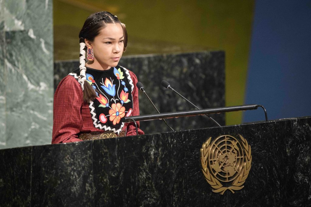 Autumn Peltier, della tribù Anishinaabe del Canada, parla all’Onu il 22 marzo 2018 (Keystone)
