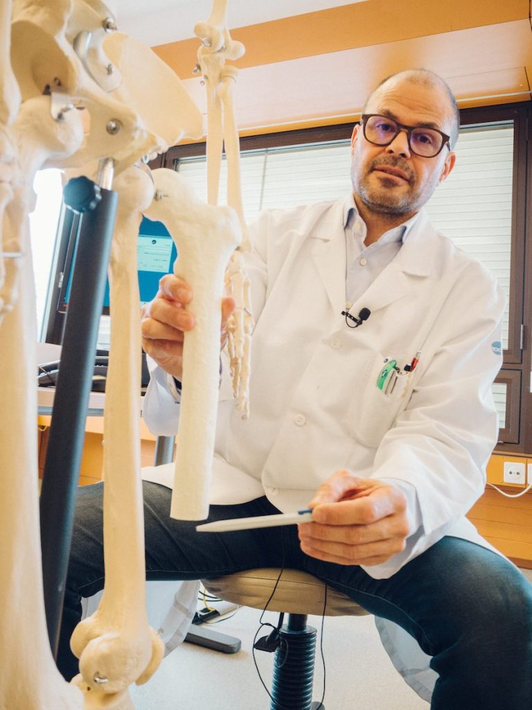 Il viceprimario dell’Unità di Ortopedia e Traumatologia all’Ospedale Regionale di Lugano, dottor Christian Candrian (Vincenzo Cammarata)