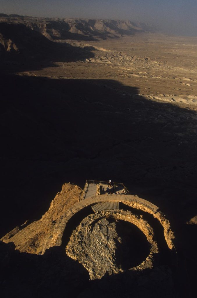 Palazzo di Erode il Grande costruito sulla roccia della parete nord di Masada