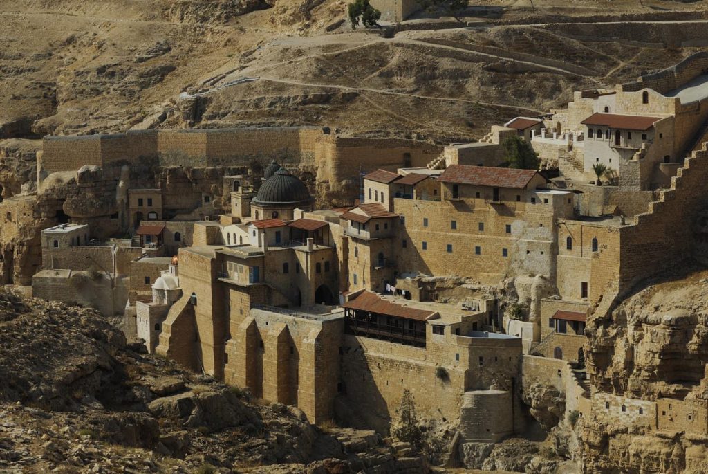 Mar Saba. Il monastero greco-ortodosso sorge in completo isolamento nel mezzo del deserto della Giudea