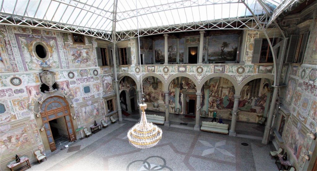 Il cortile interno trasformato in sala coperta per le feste dei regnanti di casa Savoia