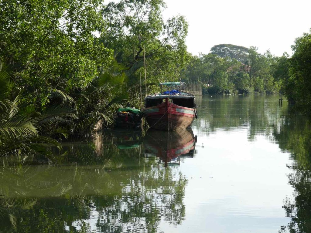 Uno dei canali che intersecano Mrauk-U (Massimo Morello)