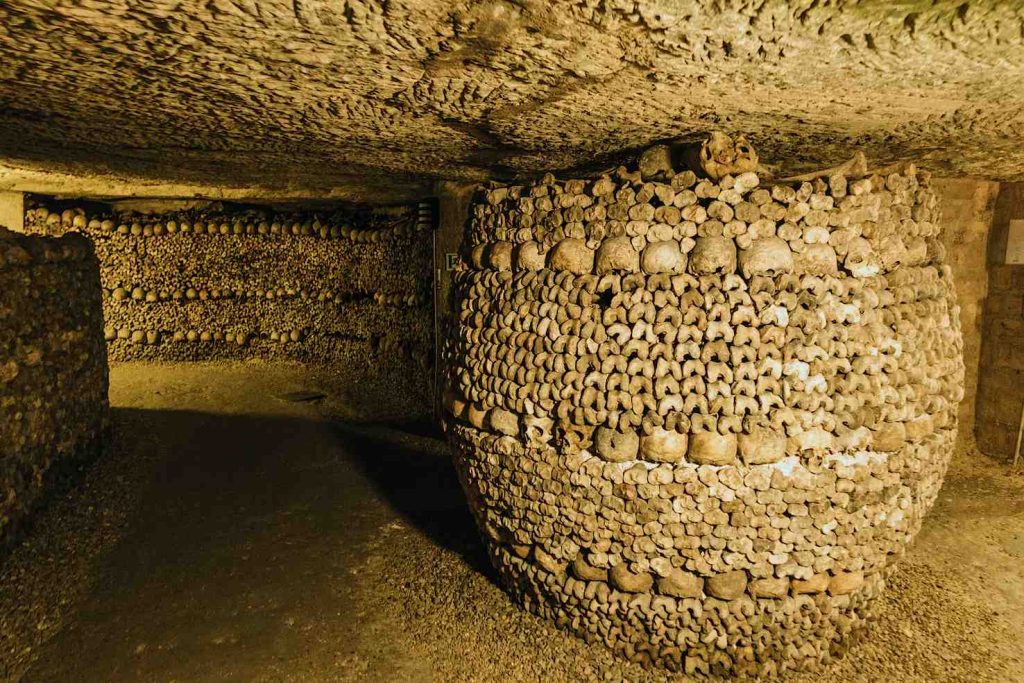 Le ossa sono disposte in maniera rigorosa