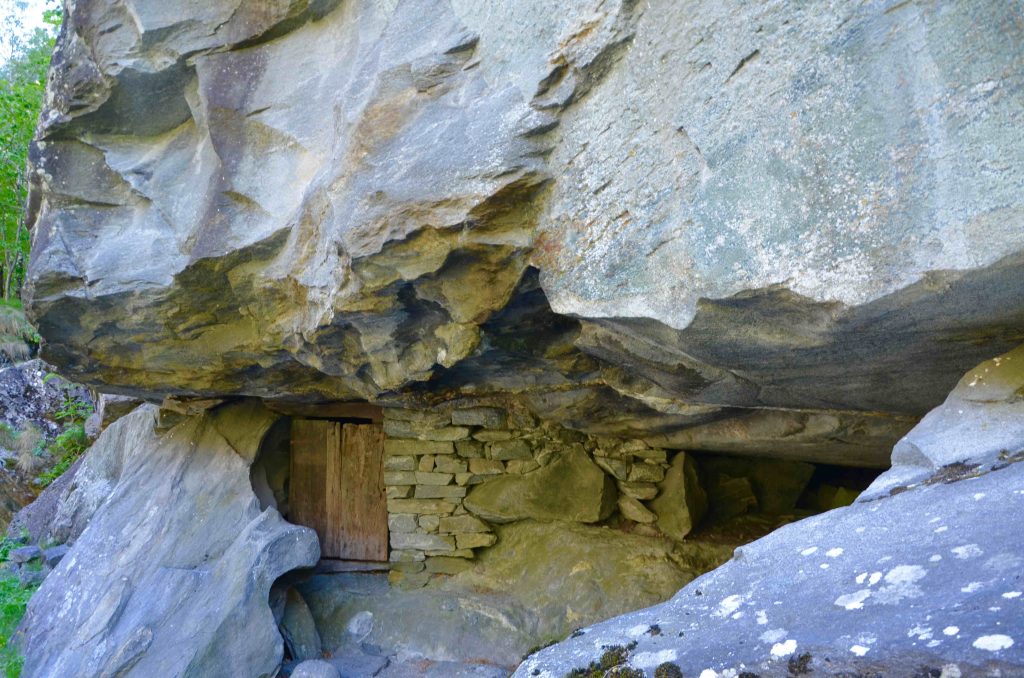 Splüi alle spalle dell'oratorio di Gannariente