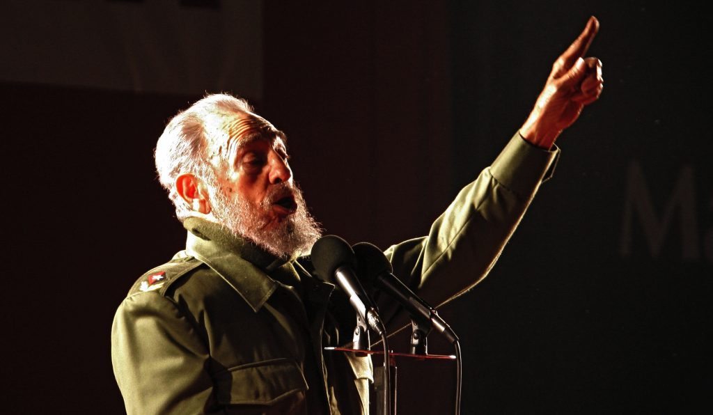 Fidel Castro durante uno dei suoi tanti e estenuanti discorsi alla Nazione (AFP)