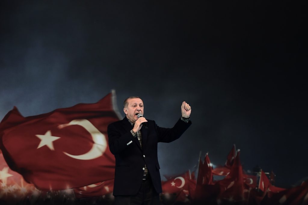 Il leader turco Erdoğan ha ottenuto una vittoria risicata (AFP)