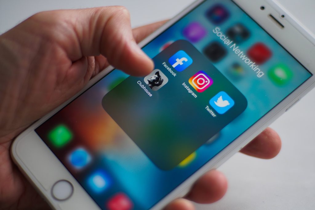 Il simbolo della piattaforma è la foto di un utente che ogni tanto cambia (Shutterstock)