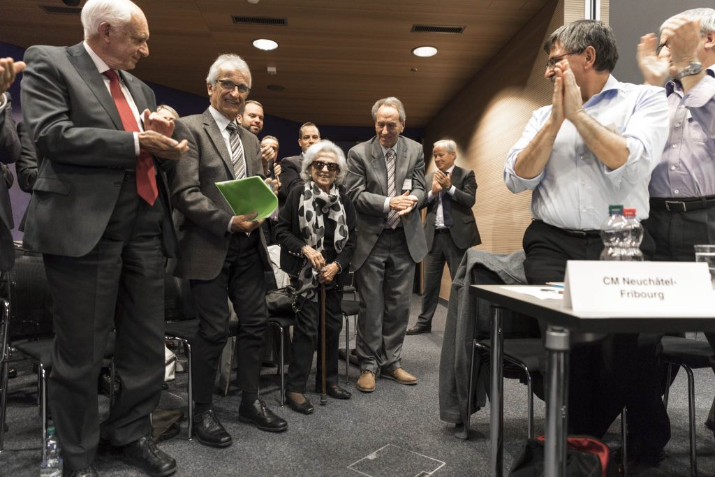 La standing ovation per Charlotte Hug, già responsabile delle testate Migros e per lunghi anni membro della Fondazione Duttweiler (S. Novacki)