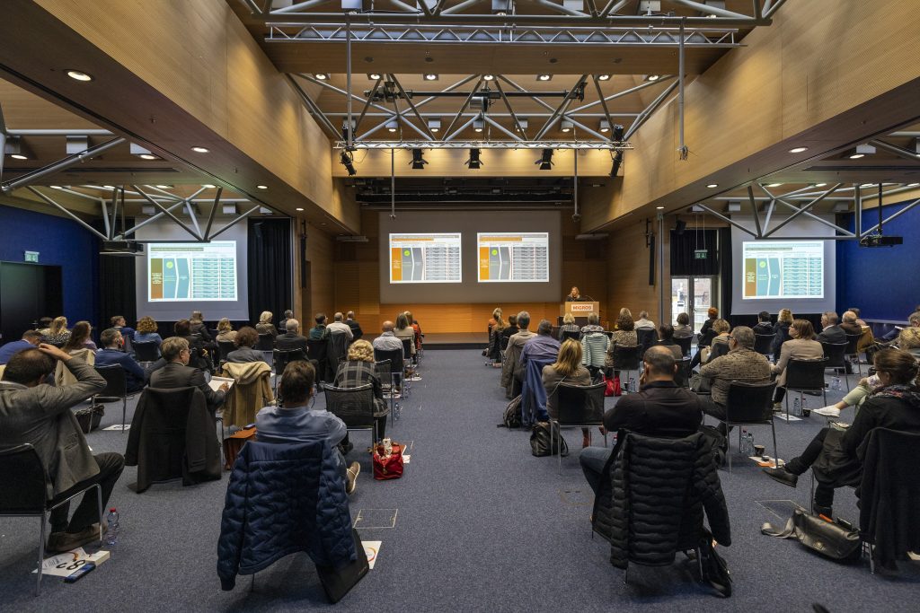 110 su 111 i delegati presenti a Zurigo, con le distanze imposte dalle regole sulla pandemia (FCM)