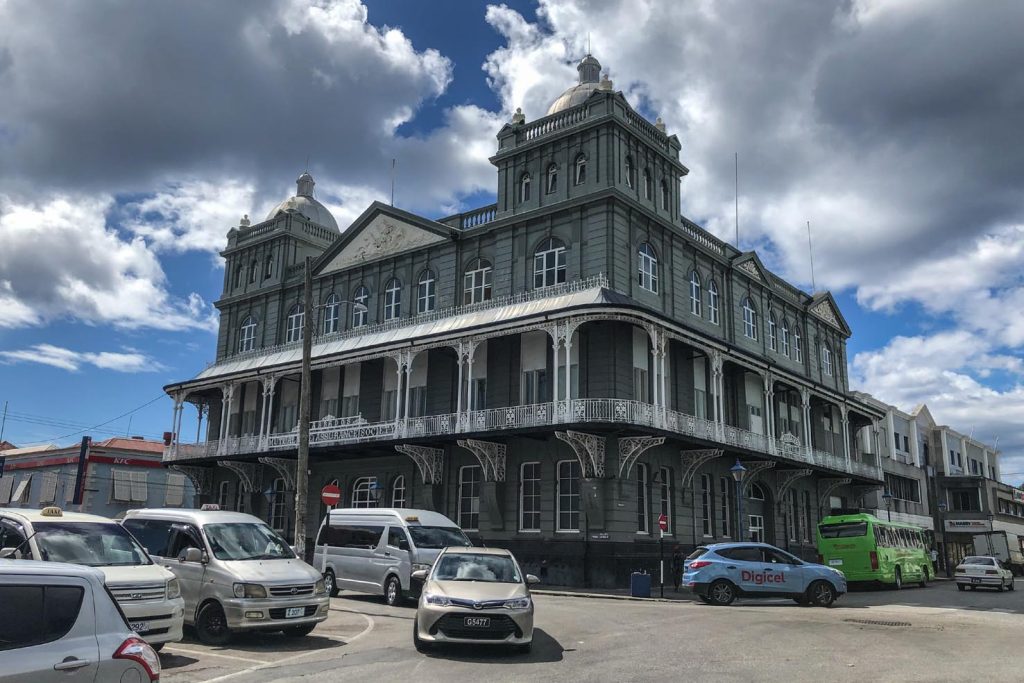Traffico nel centro di Bridgetown