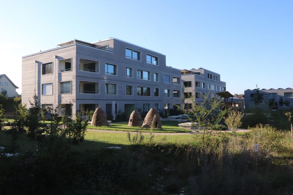 Il complesso residenziale di Möriken-Wildegg (AG) è costituito da quattro palazzine di 35 appartamenti (B. Vogel)