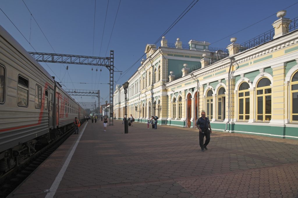 Un treno della Transiberiana nelle stazione di Irkutsk, Siberia (Keystone)