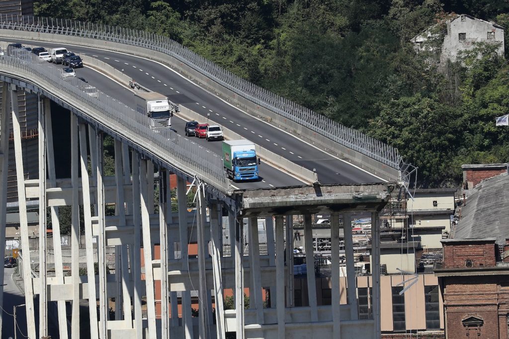 I tiranti del Ponte Morandi avevano problemi di corrosione, di umidità, di distacco di calcestruzzo, la situazione era nota da tempo (AFP)
