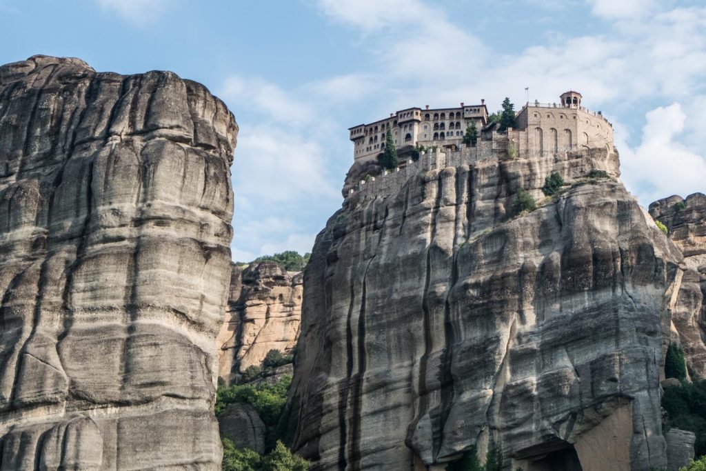 Il monastero di Varlaam svetta in lontananza