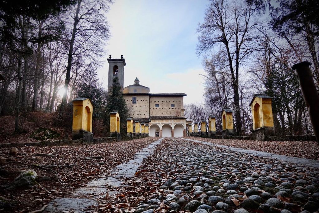 La Via Crucis di Carona, presso la Chiesa della Madonna d’Ongero