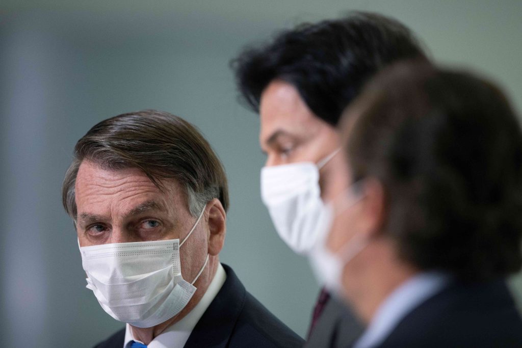 Jair Bolsonaro ha pericolosamente sottovalutato la crisi sanitaria (Keystone)