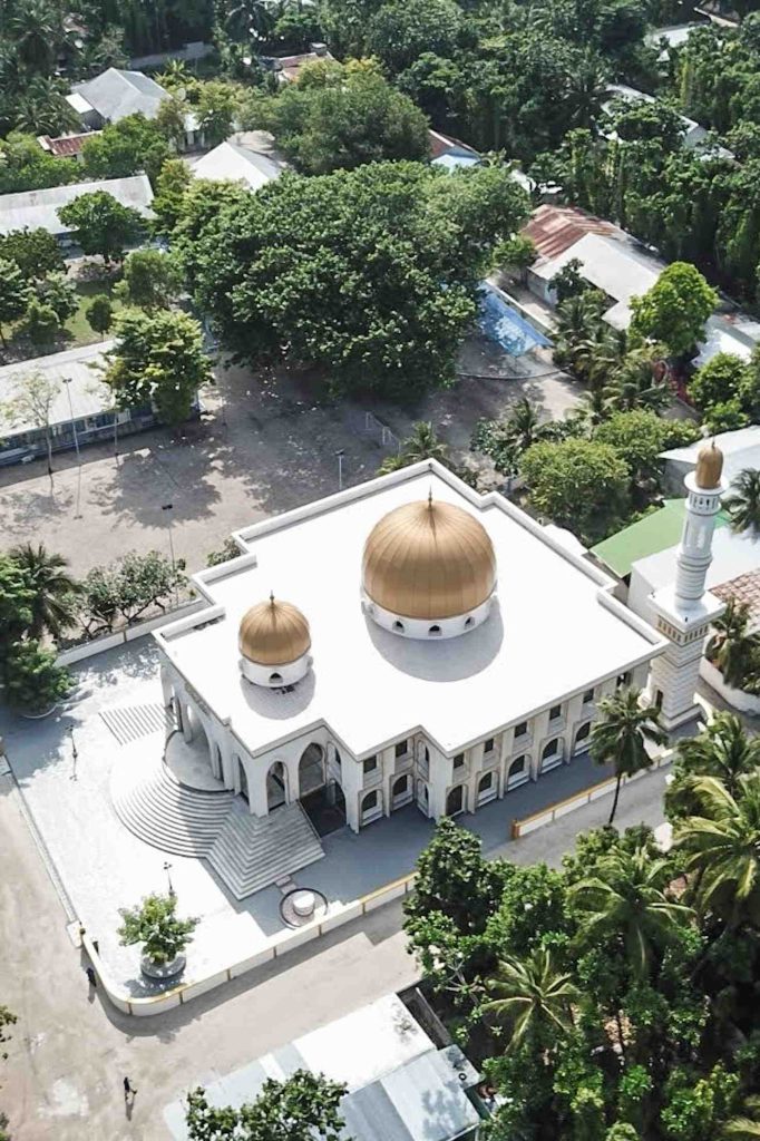 Vista aerea della moschea Masjid-ul-Aysha (Coco Villa)