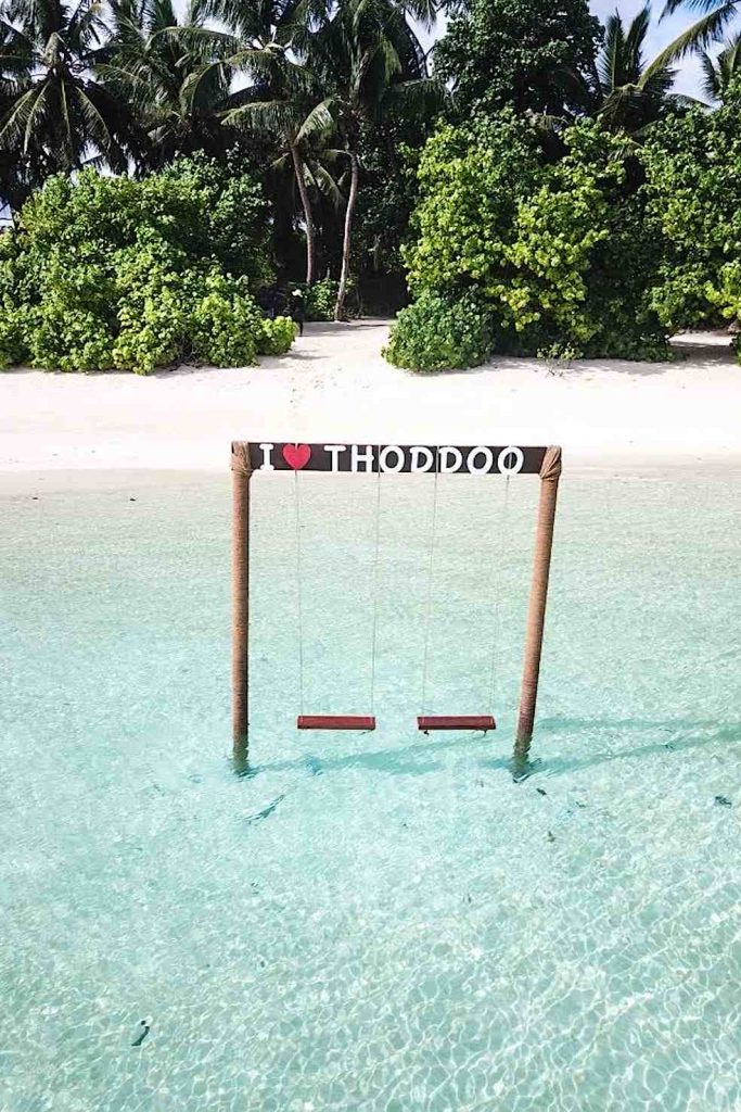 Vista aerea della bikini beach e delle sue altalene (Coco Villa)