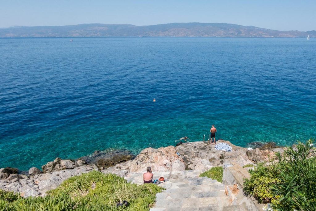 Spiaggia nei pressi di Kamini, Idra