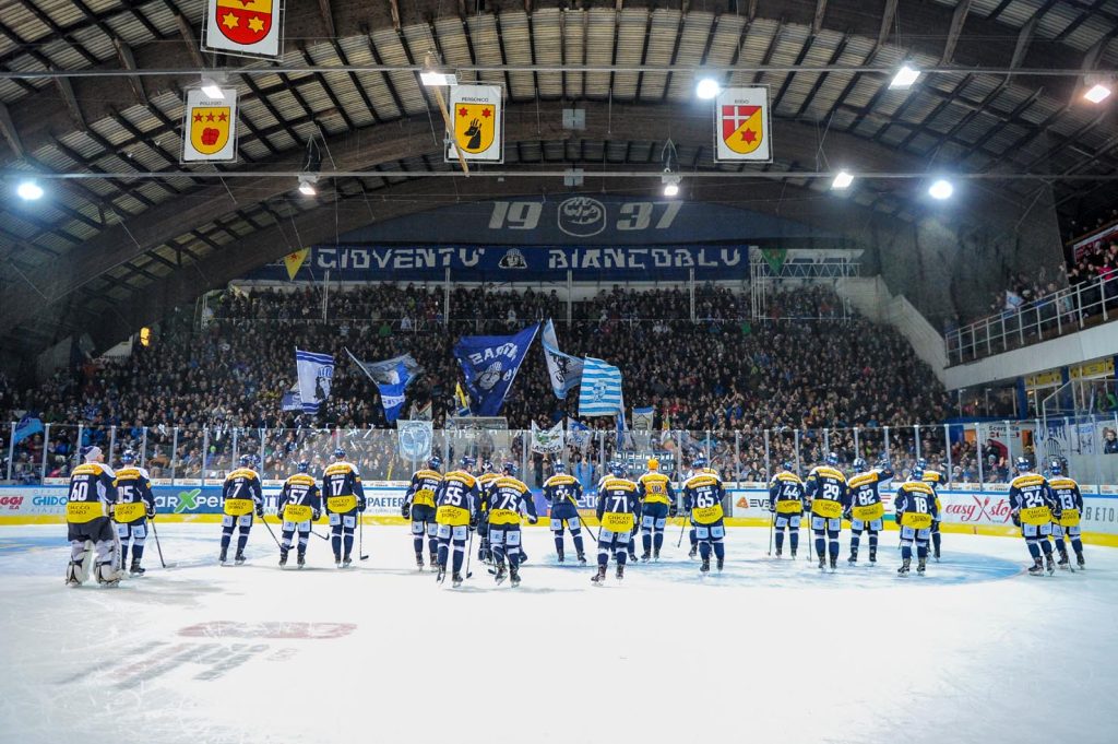La Valascia, e la sua curva Sud, della gioventù biancoblù, in una foto d’archivio (HCAP)