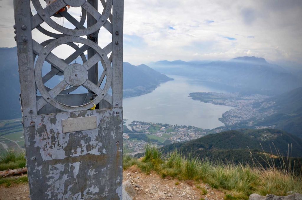 In lontananza: Locarno e il lago Verbano
