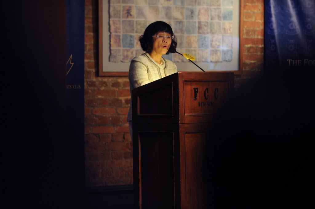 Hu Shuli è una delle giornaliste più famose d’Asia, il cane da guardia del business e della politica cinese (AFP)