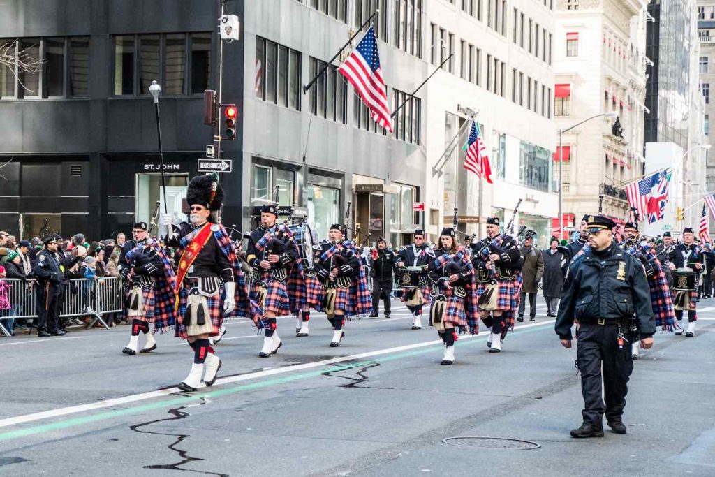 Parata sulla Fifth Avenue: cornamuse