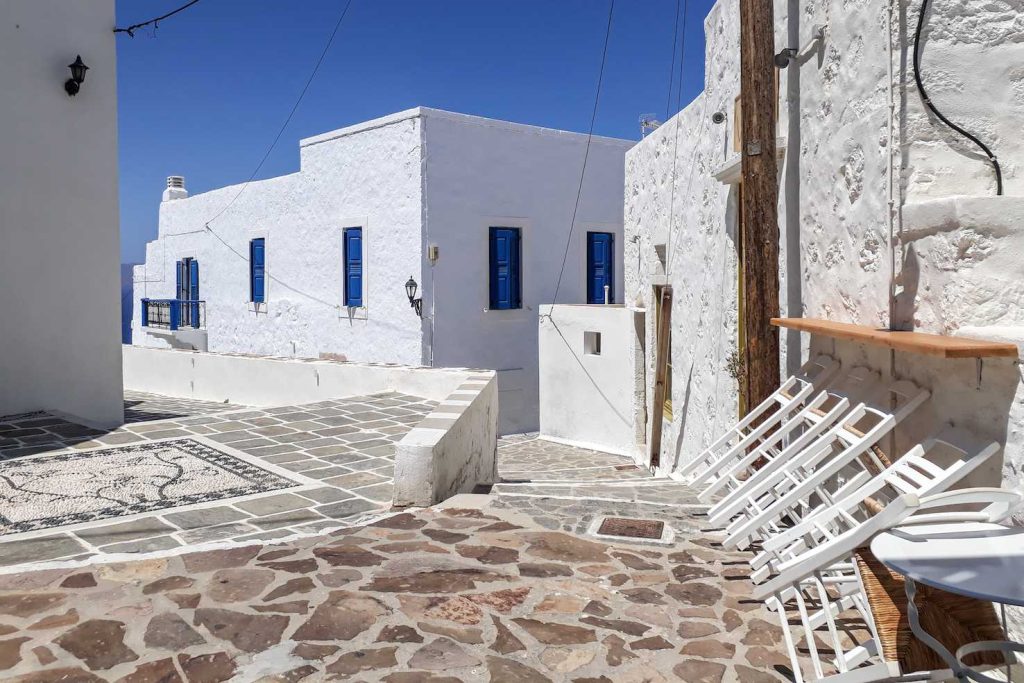 Tra le vie di Plaka, capitale di Milos