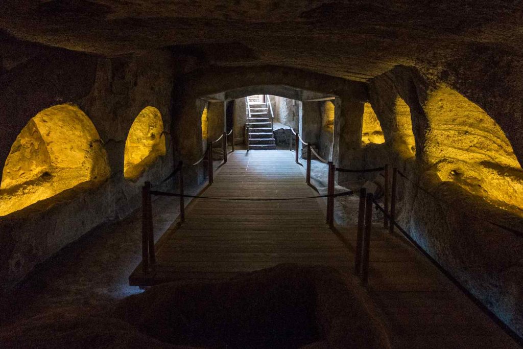 Una galleria delle catacombe