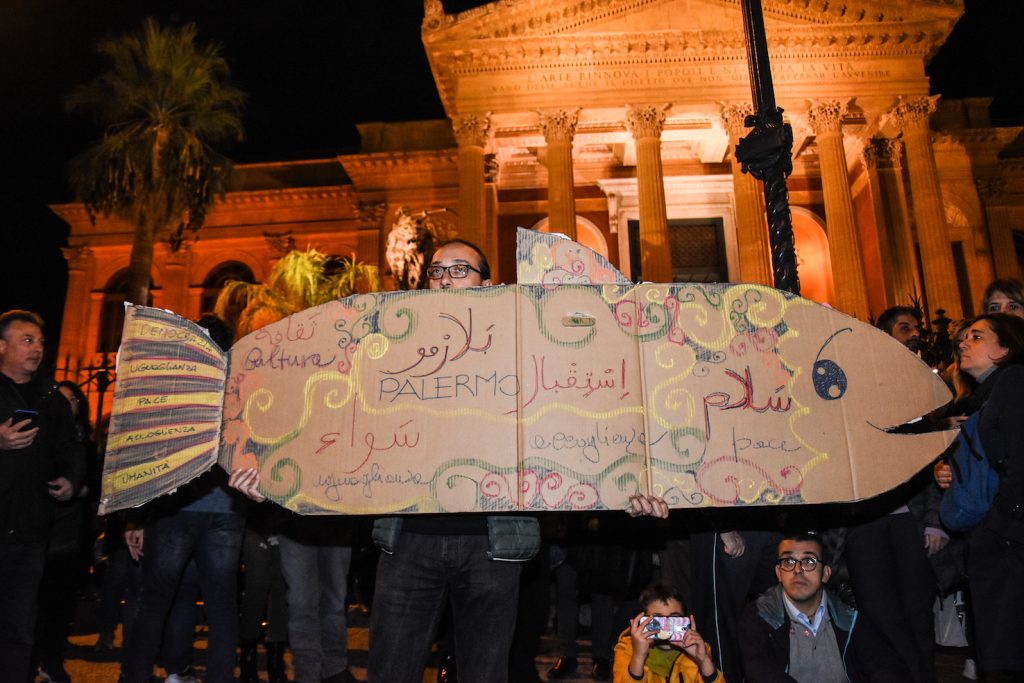 Migliaia di siciliani si sono riuniti a Palermo in un flash mob creato dalle Sardine per sfidare le politiche di Salvini (AFP)