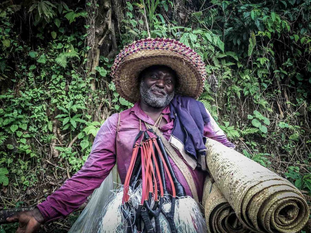 Elena Massarenti «Behind the glass», finalista concorso «Mobile photo – Travel 2017»