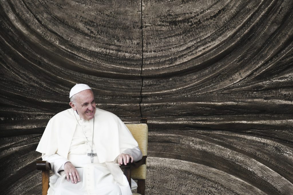 Il 13 marzo 2013, dopo cinque scrutini, veniva eletto il Pontefice «che viene quasi dalla fine del mondo» (AFP)