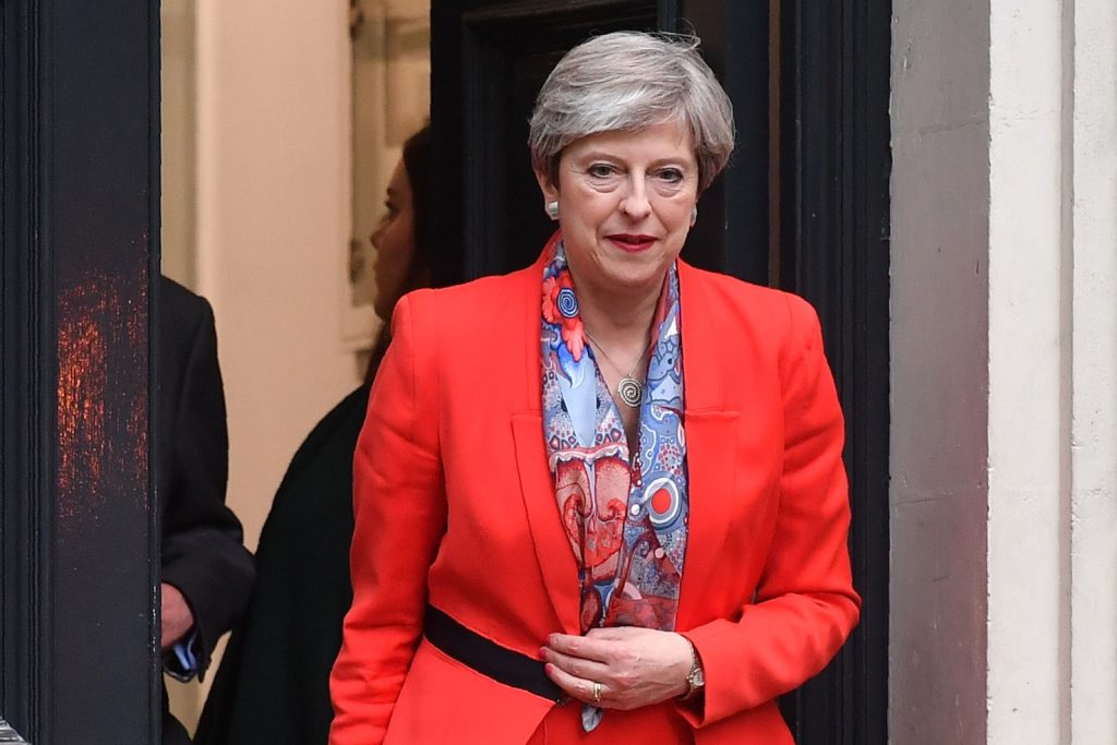 Theresa May all’uscita del quartiere generale dei Tory dopo il voto (AFP)