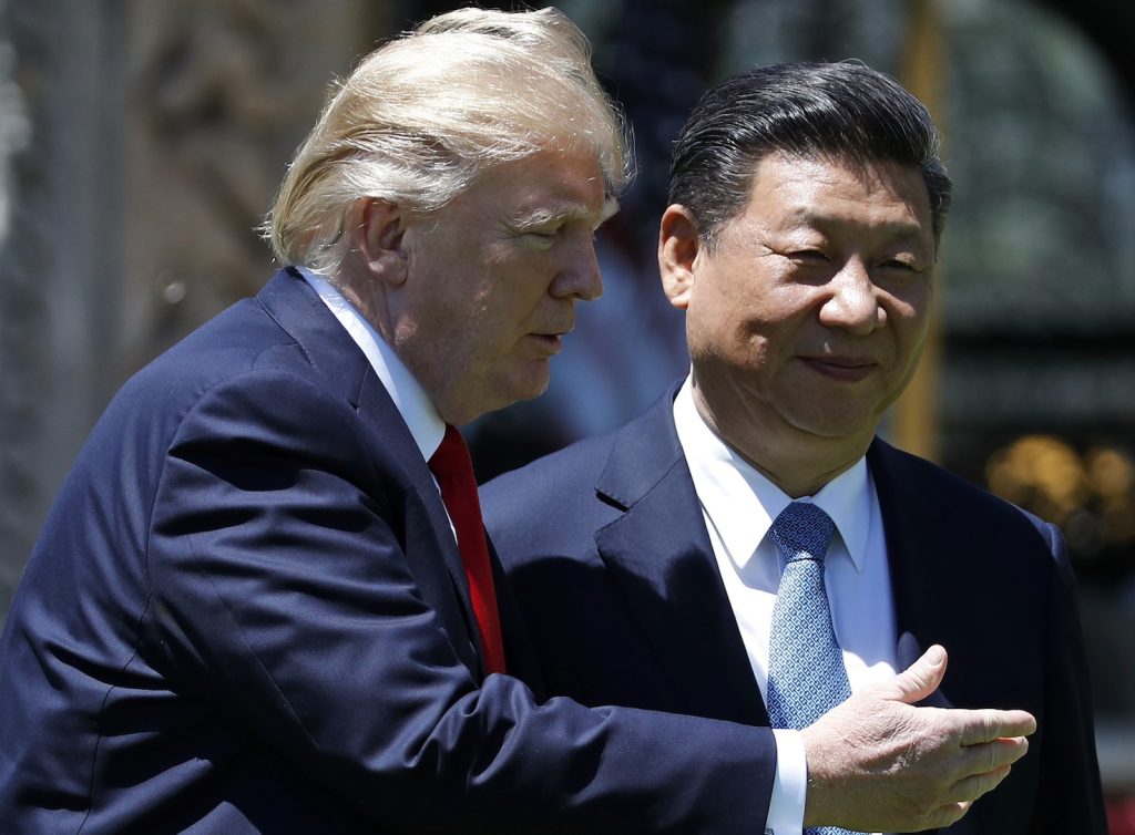 Trump e il leader cinese Xi Jinping nel resort di Mar-a-Lago a Palm Beach, Florida, lo scorso mese di aprile (Keystone)