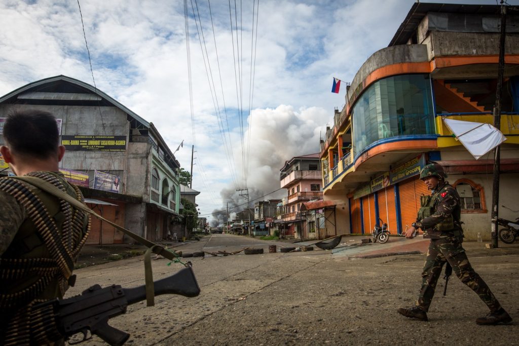 Operazione militare a Marawi contro i terroristi islamici Maute (AFP)