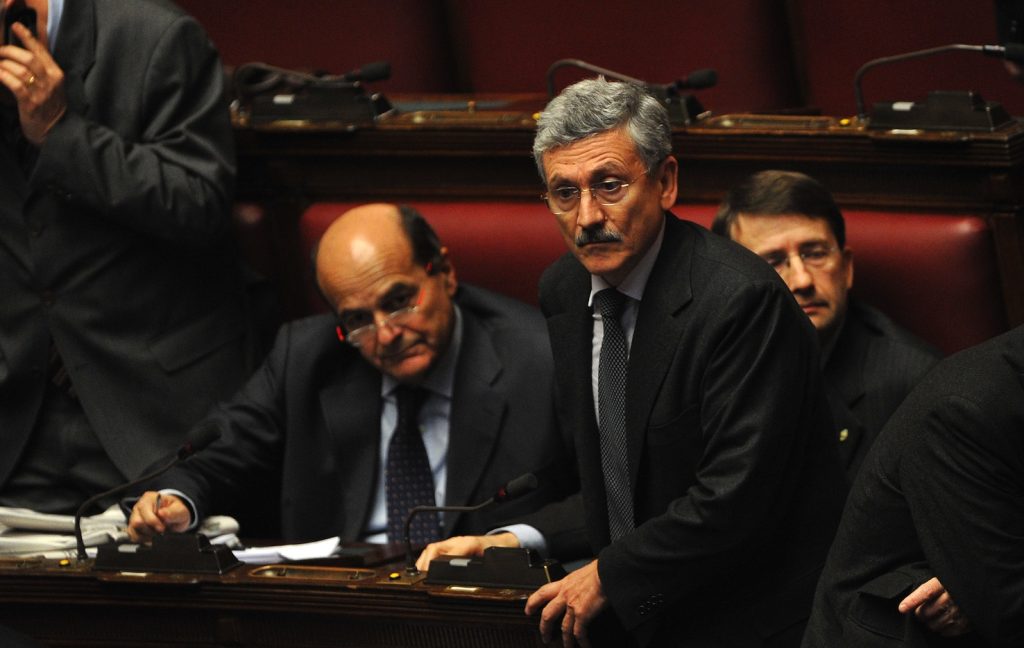 Massimo D’Alema (a destra) e Pier Luigi Bersani, gli artefici della rivolta, in una foto del 2010 (AFP)