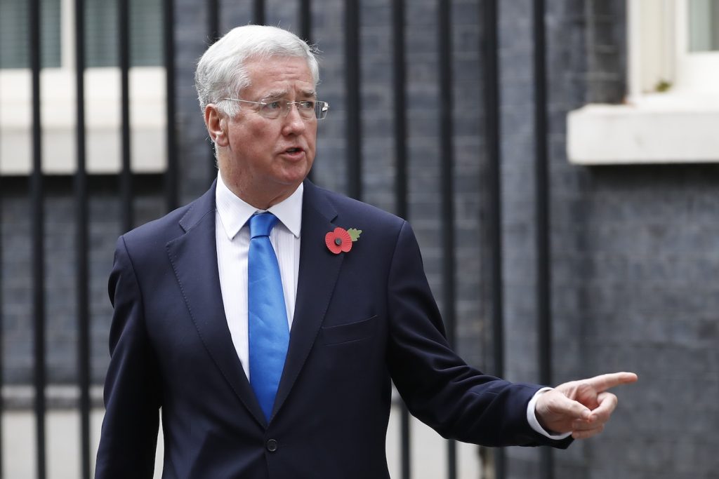 Dopo le accuse di molestie sessuali Michael Fallon si è dimesso (AFP)
