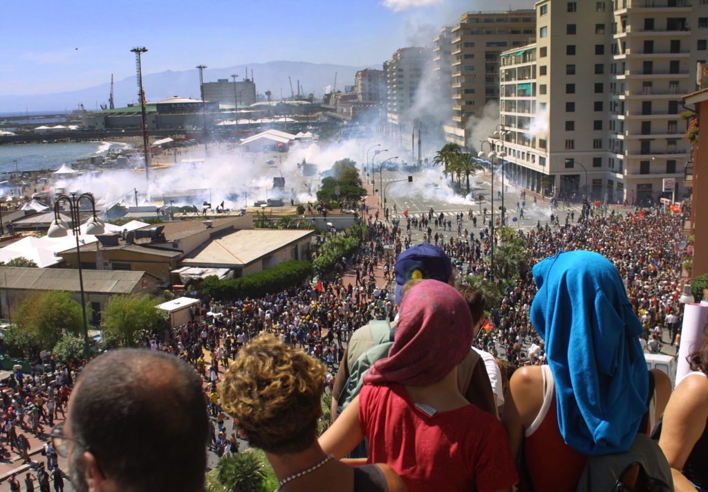 Gli attimi di tensione tra attivisti e forze dell’ordine descritti dai testimoni ticinesi nel box (Keystone)