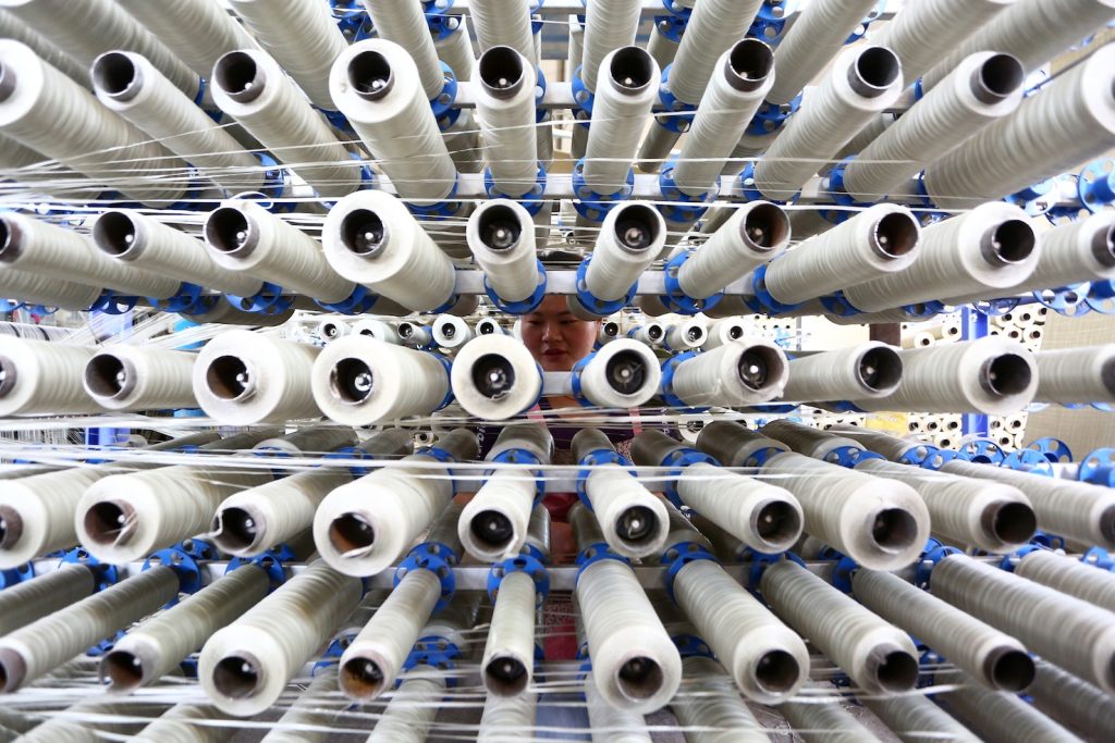 La Cina fornisce al resto del mondo i suoi prodotti a costi relativamente bassi come fa dagli anni Ottanta del secolo scorso fino ad oggi (AFP)