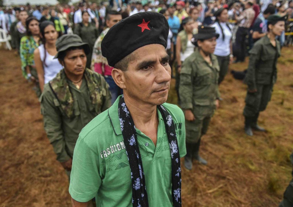 Membri delle Farc durante la Conferenza della guerriglia nazionale chiamata a ratificare la pace con il governo di Bogotà (AFP)