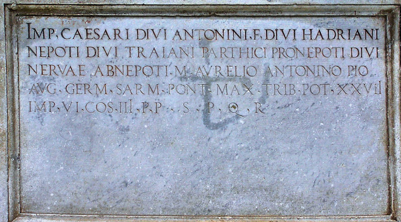 Copia di lapide romana in Piazza del Campidoglio, Roma (wikimedia)