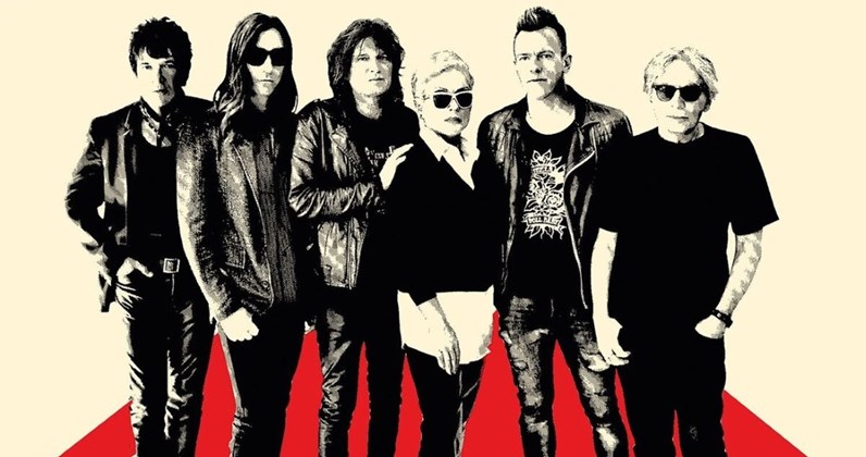 La band al completo