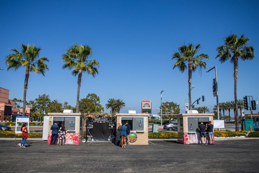 Social distancing anche per le celebrazioni di matrimoni in California (AFP)